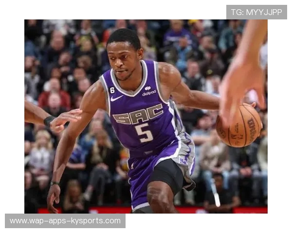 福克斯快速分球助攻内线补篮，国王完成反超